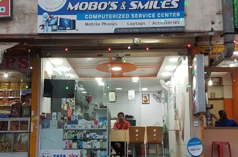 Mobos And Smiles